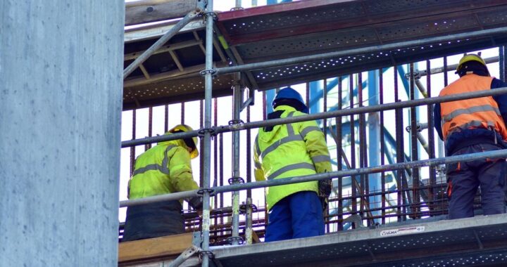 dzia--ki-budowlane-w-malowniczych-barwicach-czekaj-auto-3425